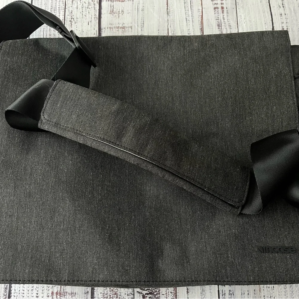 Incase Laptop Bag Padded Charcoal Gray Black Lots of Pockets NWOT